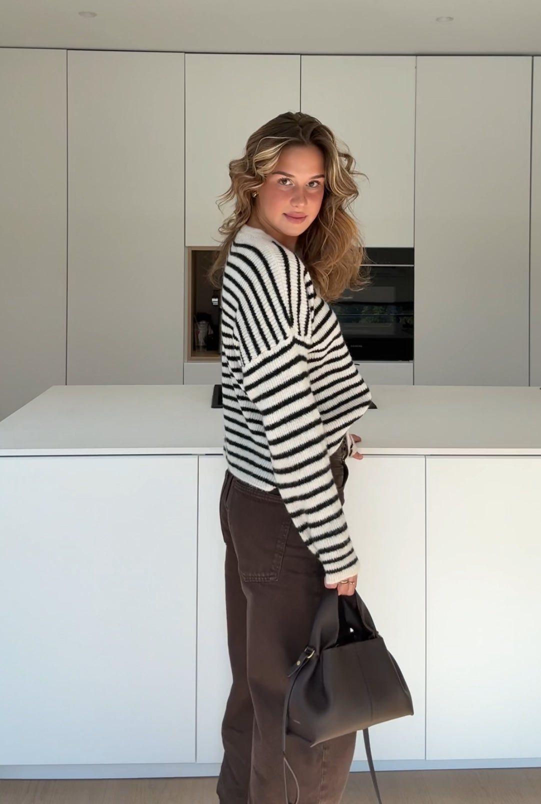 Cárdigan des rayas blancas y negras