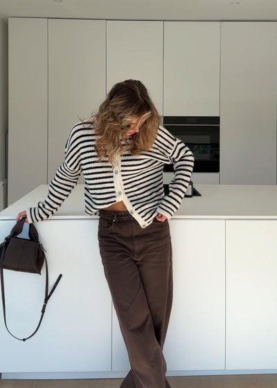 Cárdigan des rayas blancas y negras